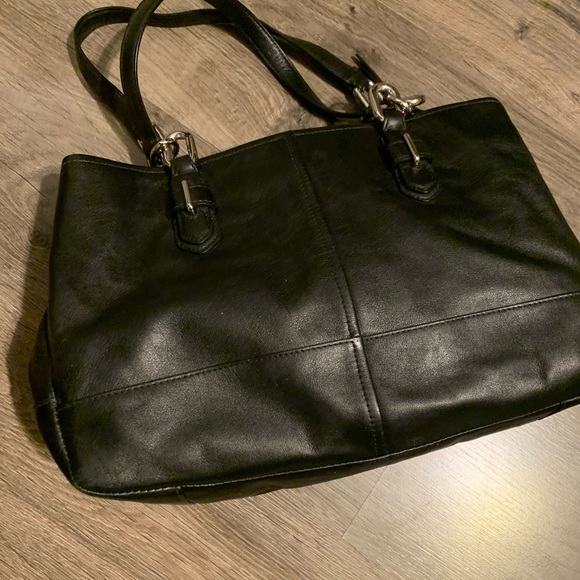 Coach Chelsea Leather Shoulder Purse - Picture 2 of 7